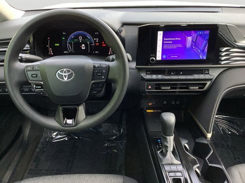 Used 2025 Toyota Camry LE image 16