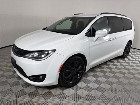 Used 2018 Chrysler Pacifica Touring Plus w/ S Appearance Package FWD image 8