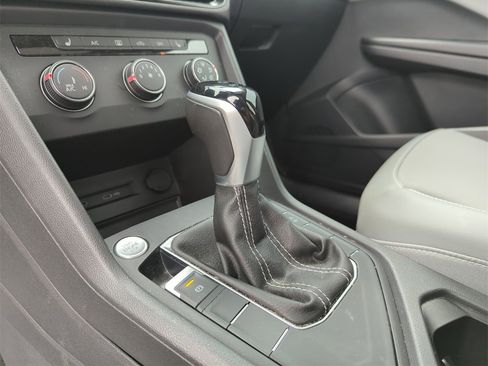 Used 2022 Volkswagen Taos SE w/ Panoramic Sunroof Package image 35