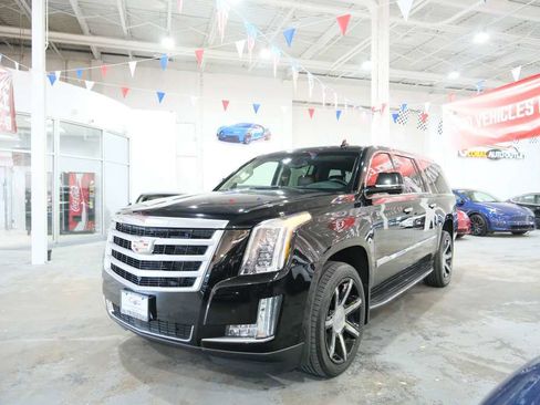 Used 2015 Cadillac Escalade ESV Premium image 4