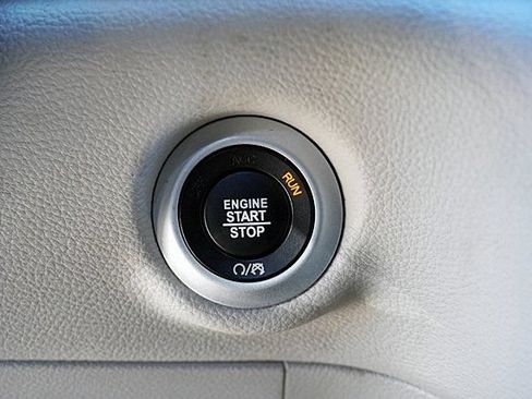 Used 2022 Chrysler Pacifica Touring-L FWD image 29