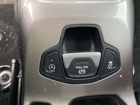 Used 2022 Jeep Renegade Latitude w/ Convenience Group AWD/4WD image 9