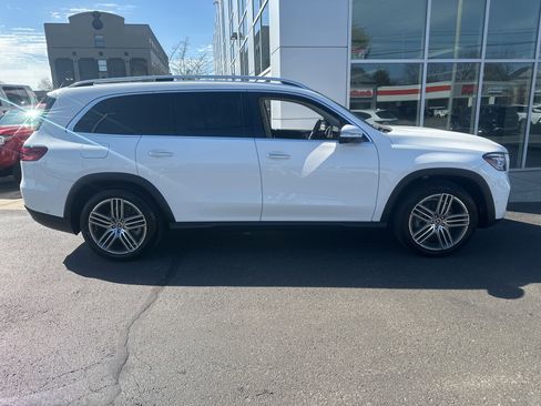 Used 2024 Mercedes-Benz GLS 450 4MATIC image 2
