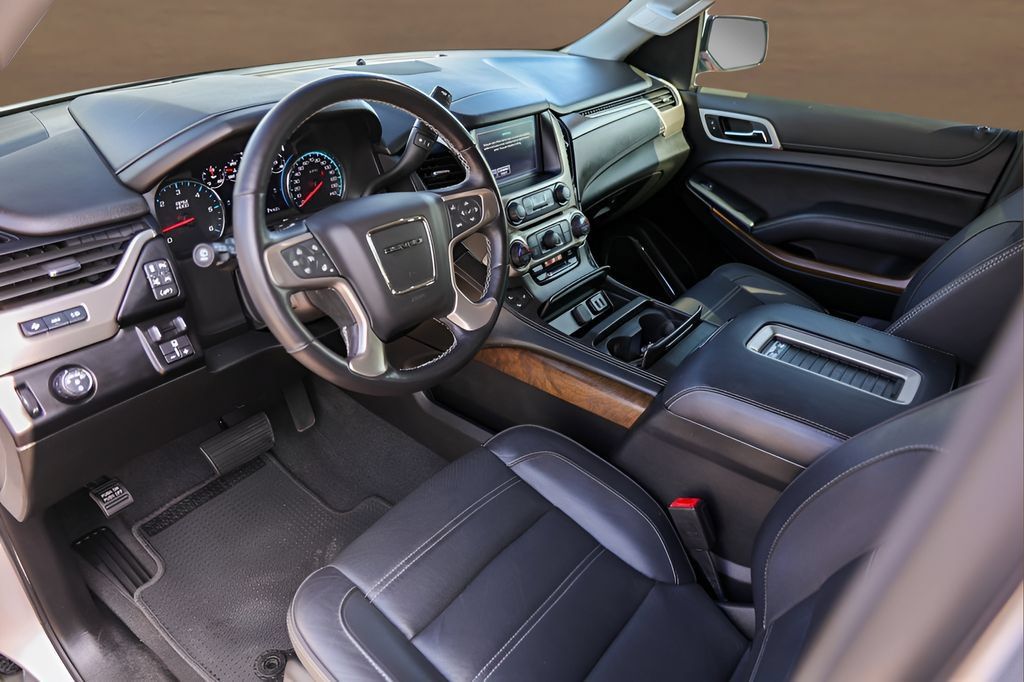Used 2020 GMC Yukon Denali w/ Denali Ultimate Package RWD image 10