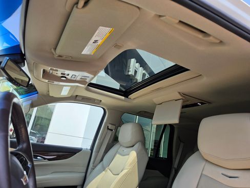 Used 2015 Cadillac Escalade Luxury AWD/4WD image 11
