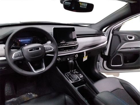 New 2026 Jeep Compass Latitude image 30