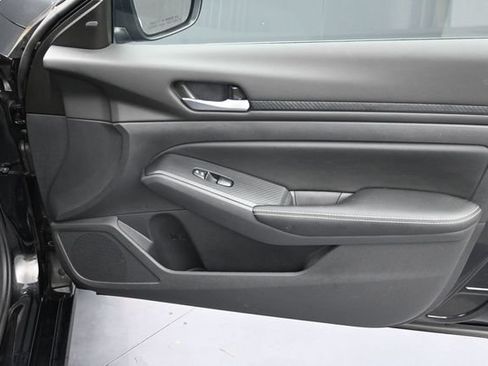 Used 2024 Nissan Altima 2.5 SV FWD image 33