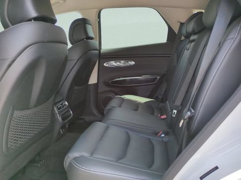 Used 2025 Genesis GV70 2.5T AWD/4WD image 10