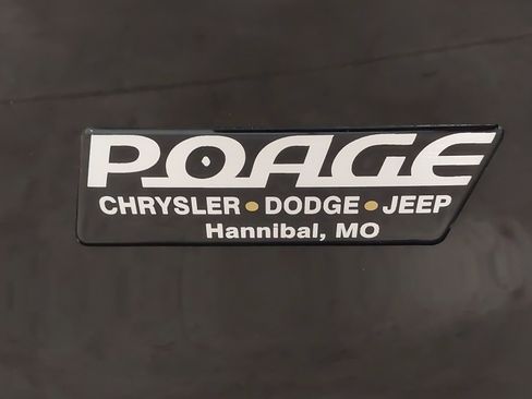 Used 2024 Chrysler Pacifica Touring-L image 33