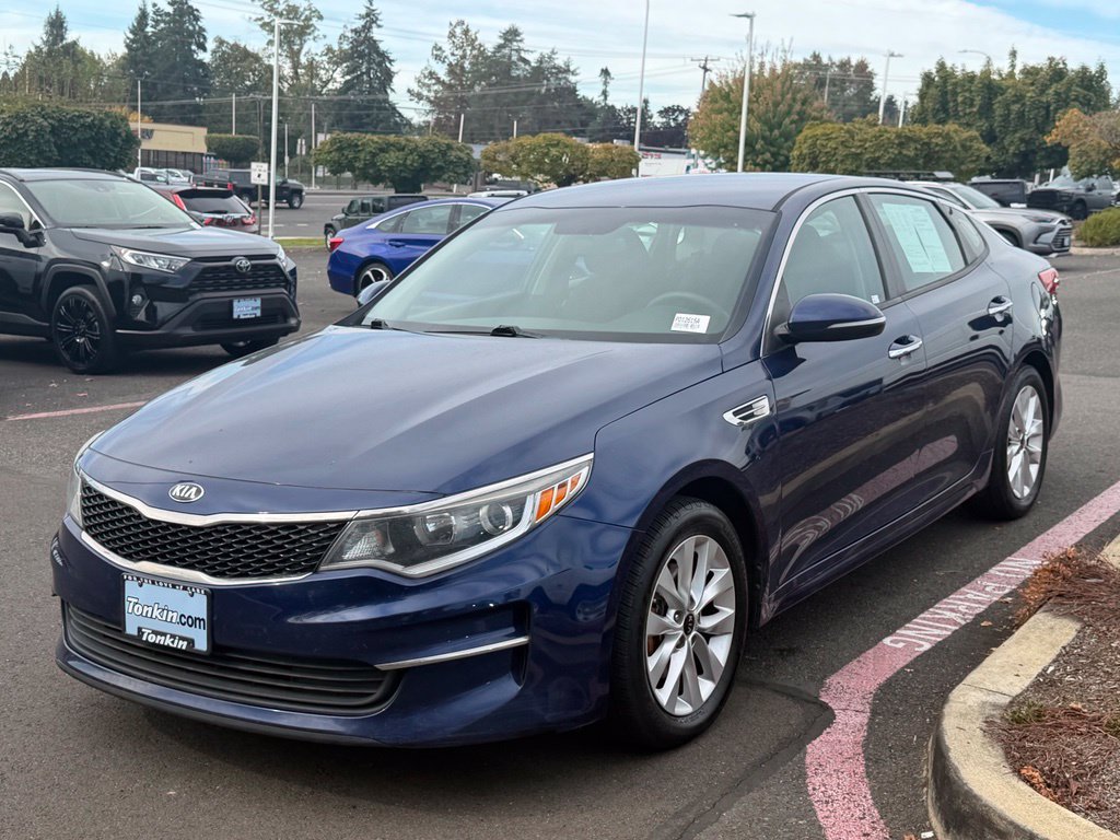 Used 2017 Kia Optima LX w/ Option Group 014 FWD image 4
