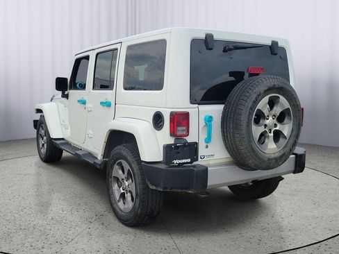 Used 2018 Jeep Wrangler Unlimited Sahara image 4