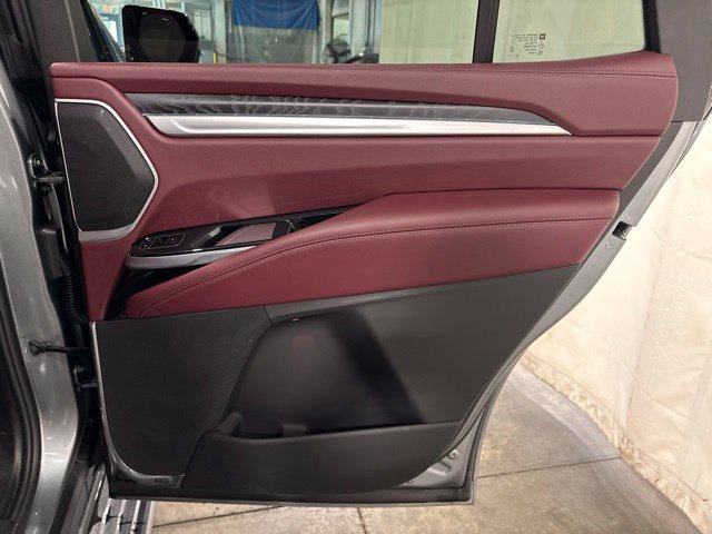 Used 2026 Cadillac Escalade Luxury AWD/4WD image 49
