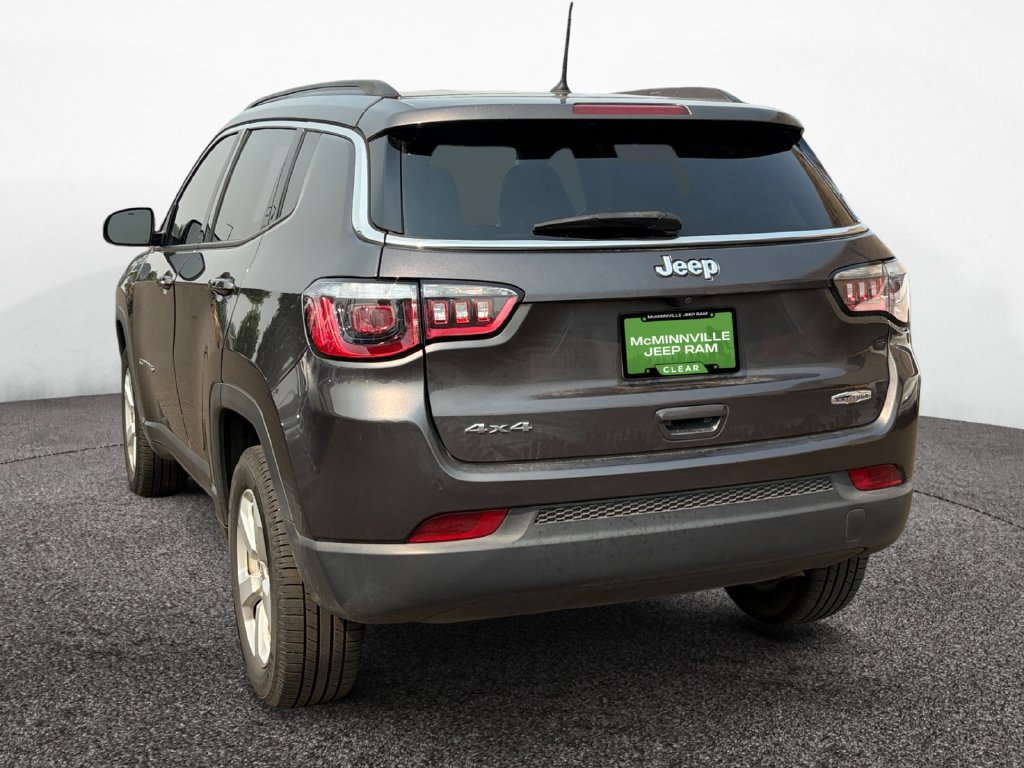 Used 2018 Jeep Compass Latitude w/ Cold Weather Group AWD/4WD image 3