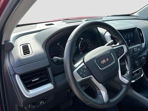 Used 2024 GMC Terrain SLE w/ Driver Convenience Package image 11