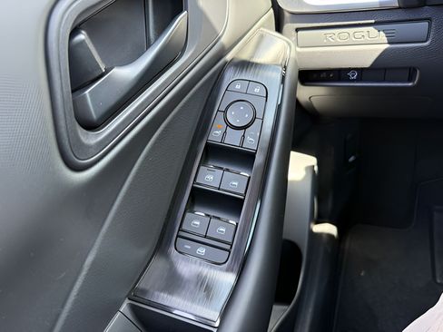 Used 2026 Nissan Rogue S AWD/4WD image 18
