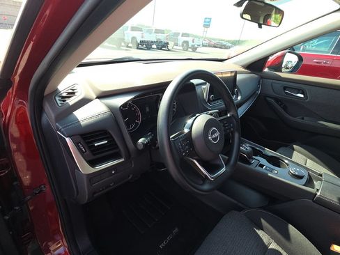 Used 2023 Nissan Rogue SV AWD/4WD image 14