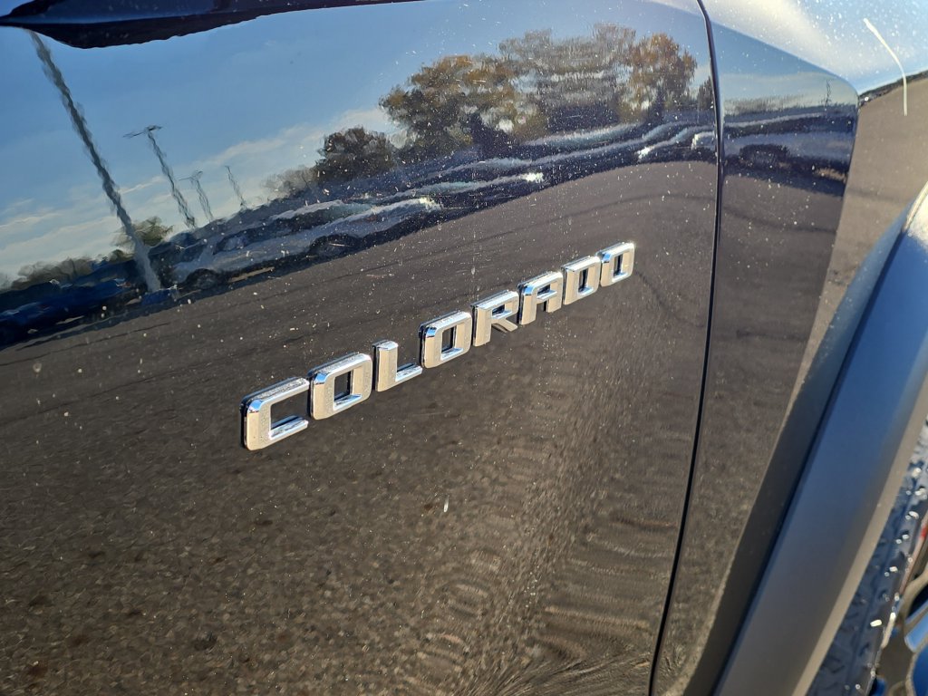 Used 2025 Chevrolet Colorado Trail Boss AWD/4WD image 32