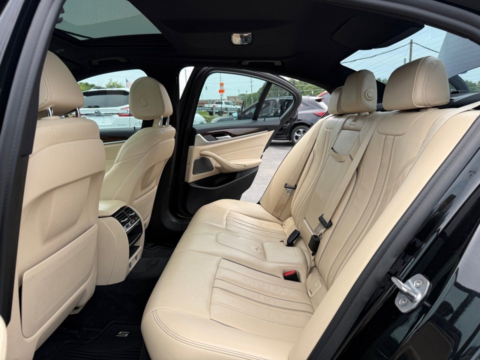 Used 2019 BMW 530e xDrive w/ Convenience Package AWD/4WD image 29