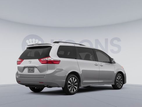Used 2018 Toyota Sienna XLE Premium AWD/4WD image 4