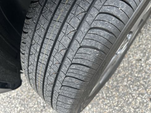 Certified 2025 Hyundai Venue SEL FWD image 13