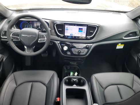 New 2026 Chrysler Pacifica Select image 10