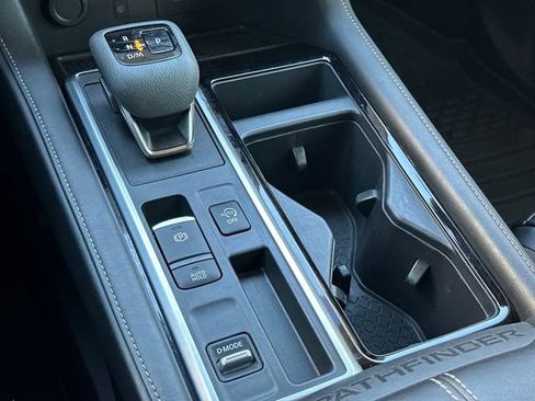 Used 2024 Nissan Pathfinder SL w/ SL Premium Package image 24