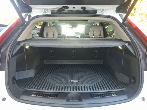 Used 2021 Cadillac XT4 Premium Luxury image 25