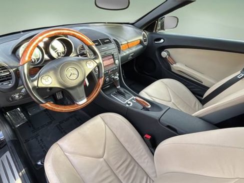 Used 2010 Mercedes-Benz SLK 300 image 16