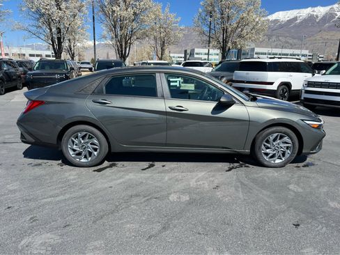 New 2026 Hyundai Elantra Blue image 6