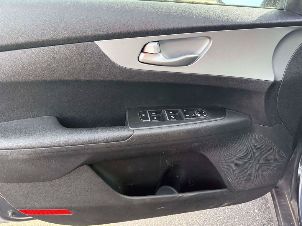 Used 2023 Kia Forte LXS FWD image 13
