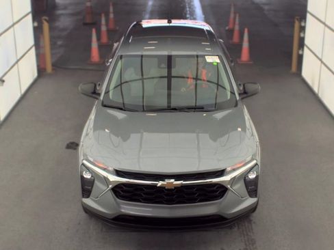 Used 2024 Chevrolet Trax LS w/ Driver Confidence Package FWD image 2