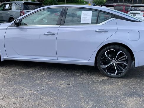 Used 2025 Nissan Altima 2.5 SR FWD image 2