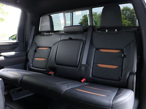 Used 2024 GMC Sierra 2500 AT4 w/ AT4 Premium Plus Package AWD/4WD image 10