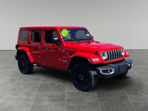 Used 2024 Jeep Wrangler Unlimited Sahara AWD/4WD image 7