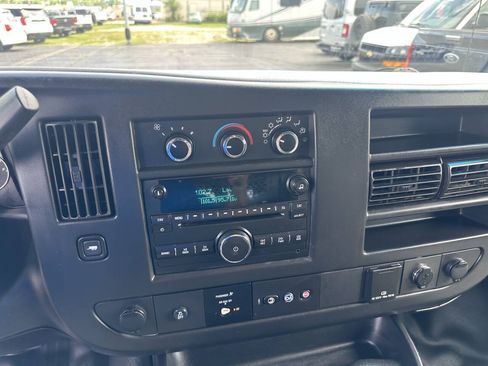 Used 2017 Chevrolet Express 2500 RWD image 22