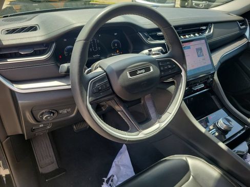 Used 2023 Jeep Grand Cherokee L Limited w/ Black Appearance Package AWD/4WD image 15