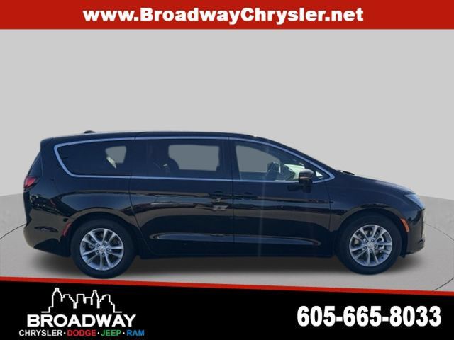 New 2027 Chrysler Pacifica Select FWD image 5