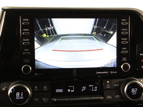 Used 2022 Toyota Highlander XLE image 30