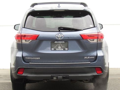 Used 2017 Toyota Highlander XLE AWD/4WD image 7