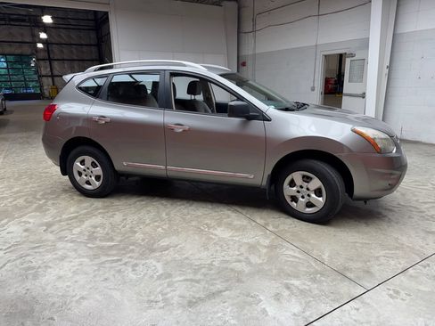 Used 2014 Nissan Rogue S w/ Convenience Package AWD/4WD image 6