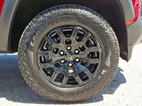 Certified 2024 Chevrolet Colorado Trail Boss w/ Advanced Trailering Package AWD/4WD image 9