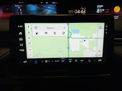 Used 2025 Lincoln Nautilus Premier w/ Equipment Group 102A AWD/4WD image 9