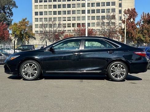 Used 2017 Toyota Camry SE image 7