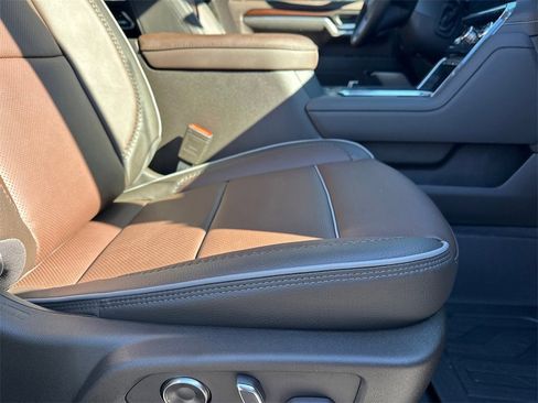 New 2026 GMC Sierra 3500 Denali w/ Denali Reserve Package image 14