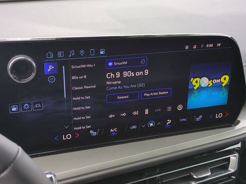 Used 2024 Chevrolet Traverse LT w/ Midnight/Sport Edition image 13