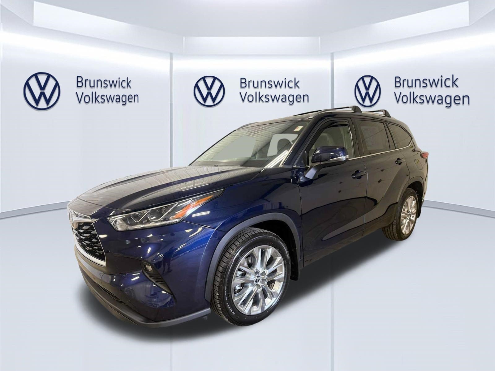 Certified 2021 Toyota Highlander Limited AWD/4WD image 6