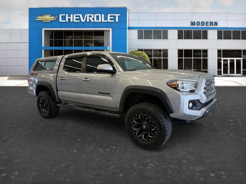 Used 2017 Toyota Tacoma TRD Off-Road w/ Tow Package (A/T) AWD/4WD image 6