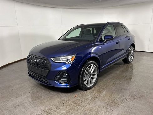 Used 2025 Audi Q3 2.0T Premium w/ Convenience Package image 3