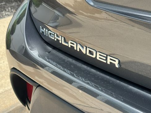 Used 2023 Toyota Highlander XLE FWD image 10