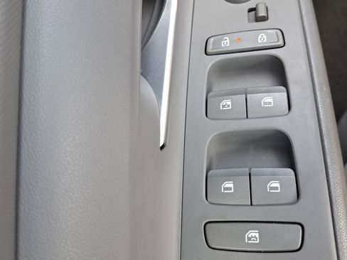 Used 2025 Hyundai Elantra SEL image 16